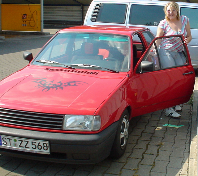 Anhang ID 4330 - Bunny_mit_neuer_Frisur_und_Arschgeweih_auf_der_Haube.jpg
