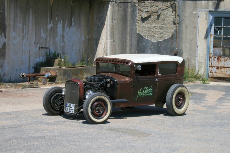 Anhang ID 129388 - 001americar-1930-ford-2-dr-sedan-hot-rod.jpg