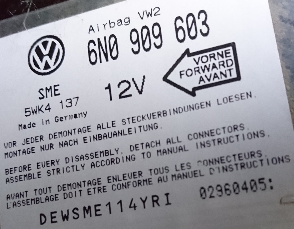 Anhang ID 202203 - Airbag Mittelkonsole, hinten unten, neben Gaspedal.JPG