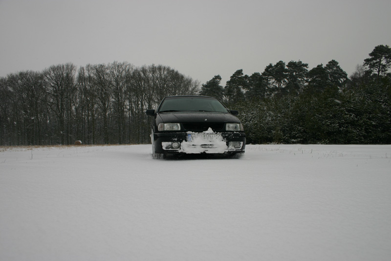 Anhang ID 8160 - Auto im schnee.jpg