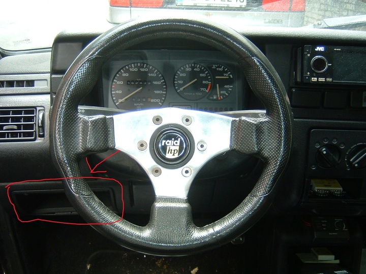 Anhang ID 155792 - polo-cockpit-u-lenkrad-31640.JPG
