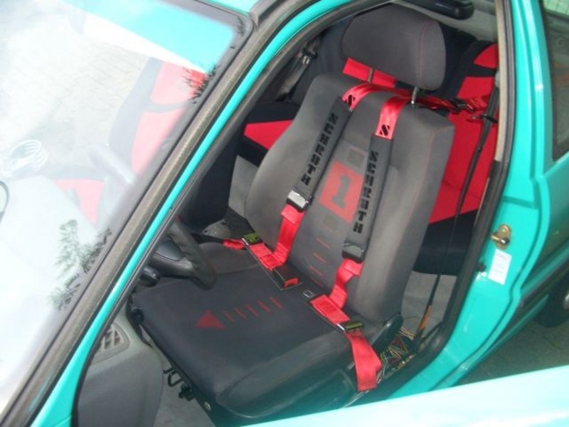 Anhang ID 18015 - gti-fahrersitz.jpg