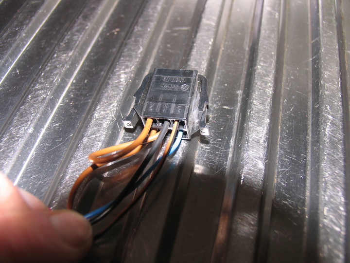 Anhang ID 156850 - Stecker_6N1-02.jpg