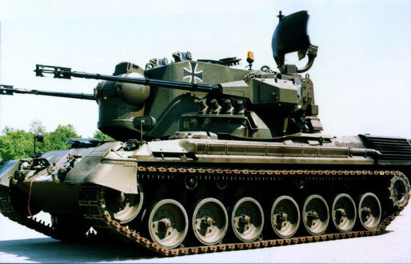 Anhang ID 88852 - 800px-FLAK-Panzer_Gepard_Präsentation_Eschweiler_1986.jpg