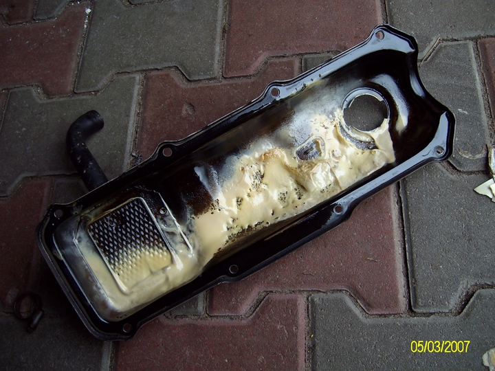 Anhang ID 187378 - schleim am Ventildeckel.jpg