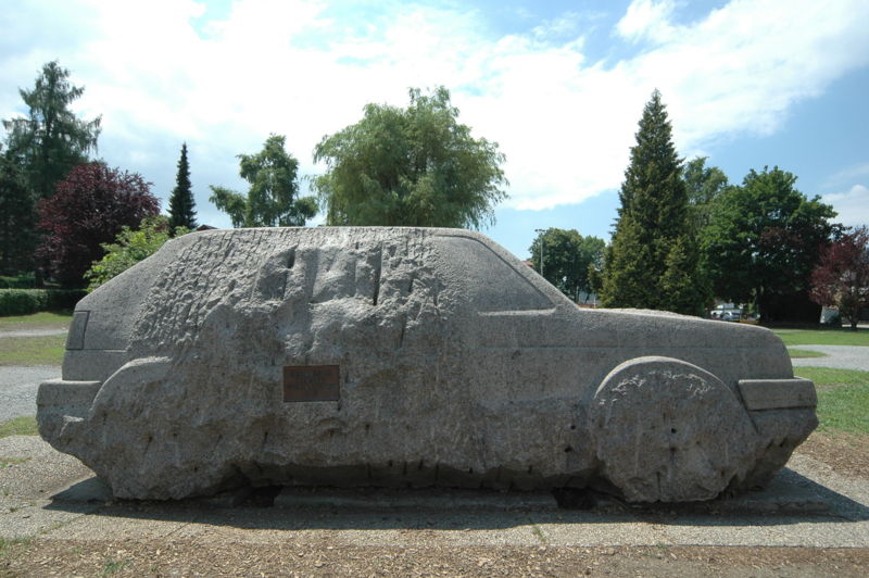 Anhang ID 180132 - 800px-Reifnitz_GOLF_GTI_Denkmal_02.jpg