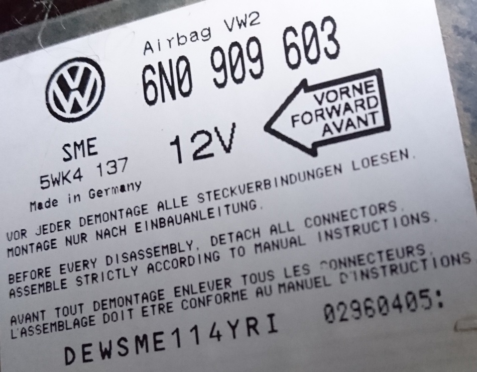 Anhang ID 202200 - Airbag Mittelkonsole, hinten unten, neben Gaspedal.JPG