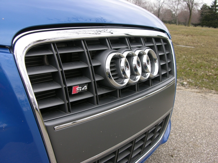 Anhang ID 171398 - comp_Audi-S4-Grille-detail.jpg