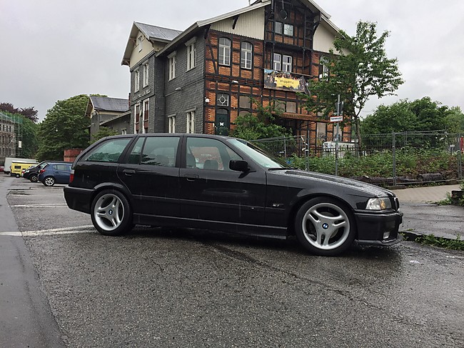 VW BMW 328i Touring